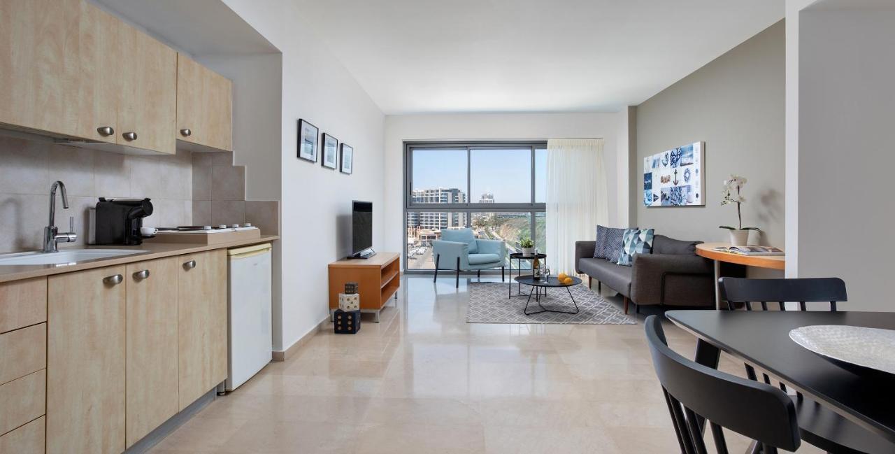 Aparthotel Okeanos On The Beach Herzliya Екстер'єр фото