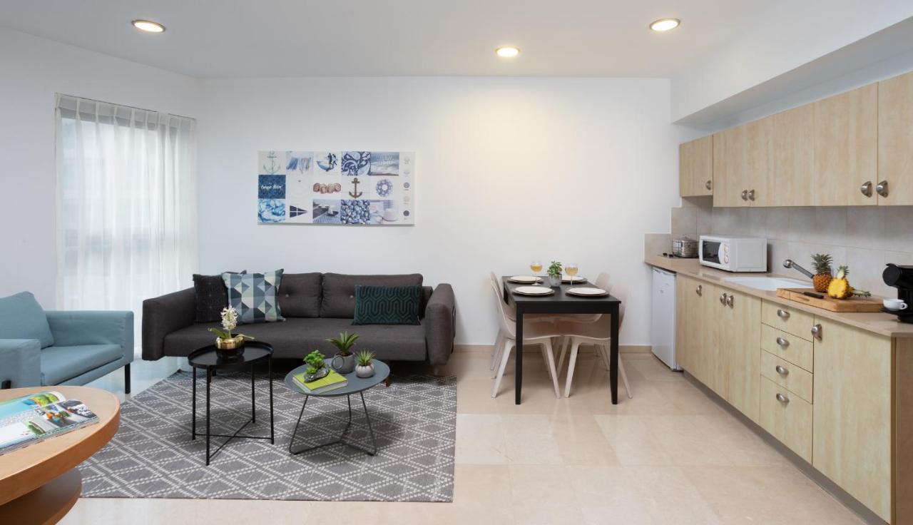 Aparthotel Okeanos On The Beach Herzliya Екстер'єр фото