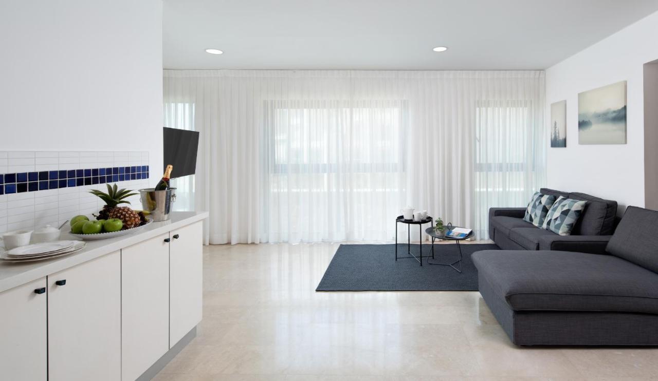 Aparthotel Okeanos On The Beach Herzliya Екстер'єр фото