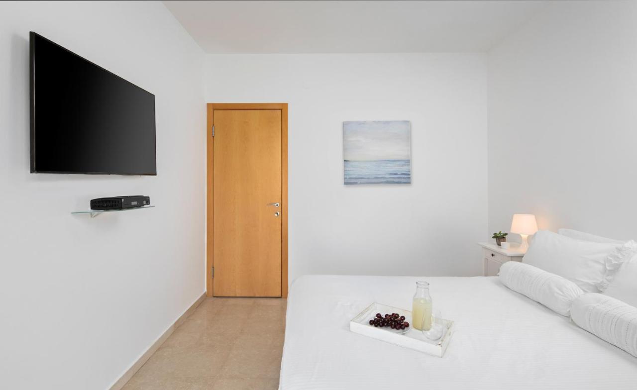 Aparthotel Okeanos On The Beach Herzliya Екстер'єр фото
