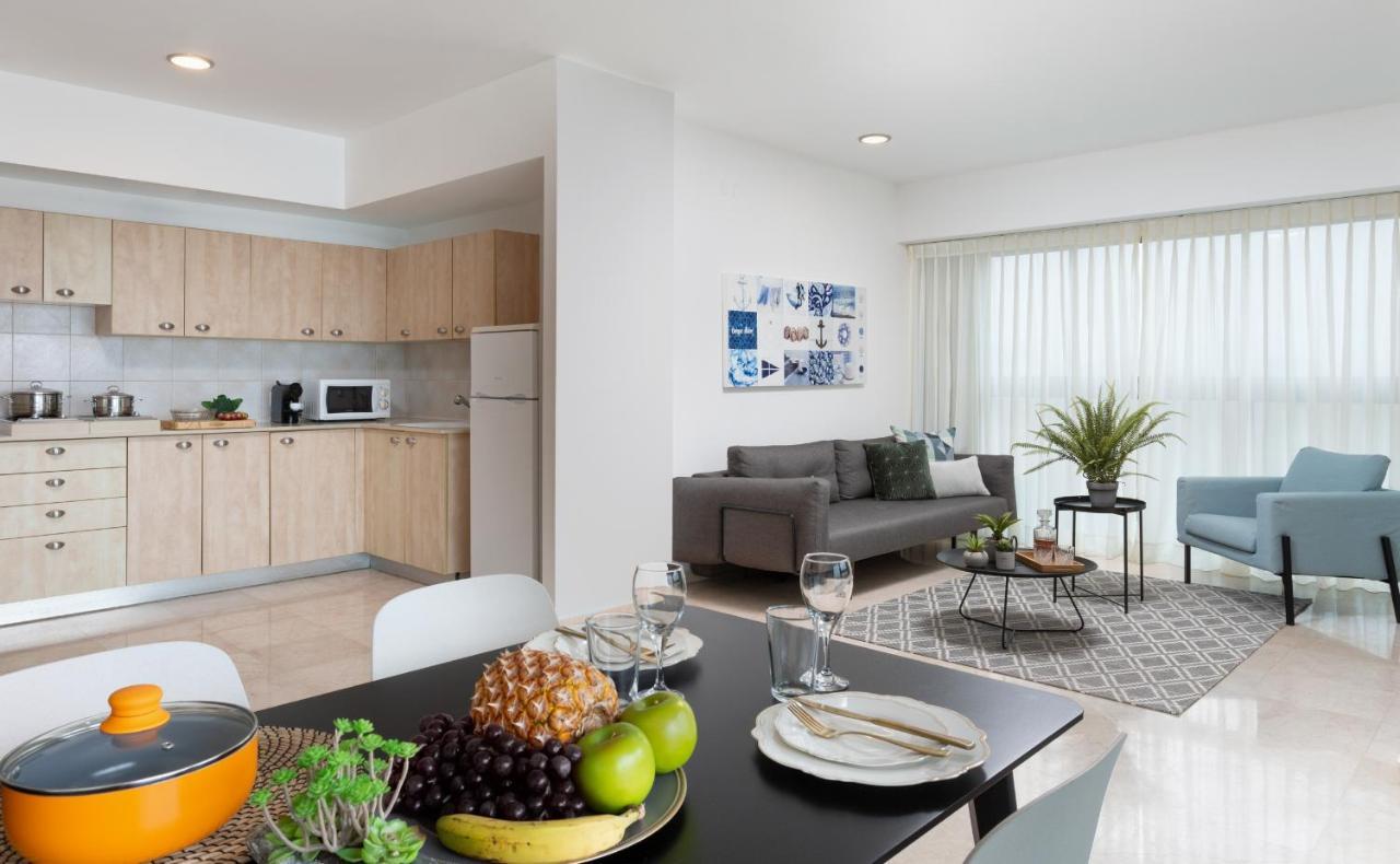 Aparthotel Okeanos On The Beach Herzliya Екстер'єр фото