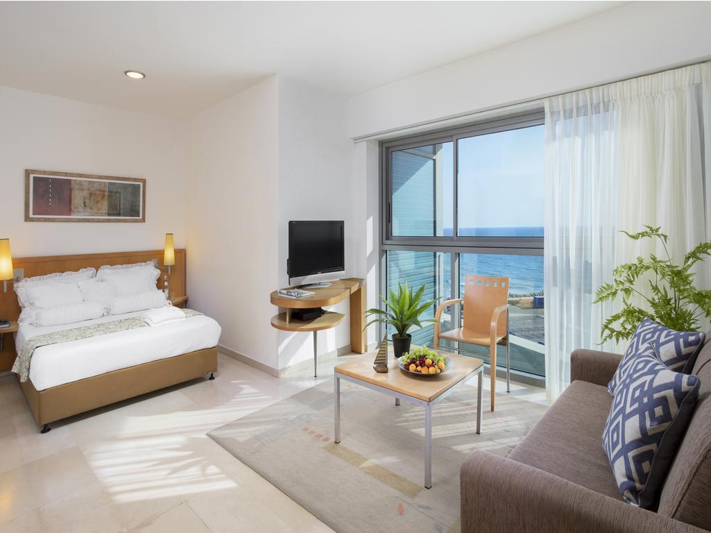 Aparthotel Okeanos On The Beach Herzliya Номер фото