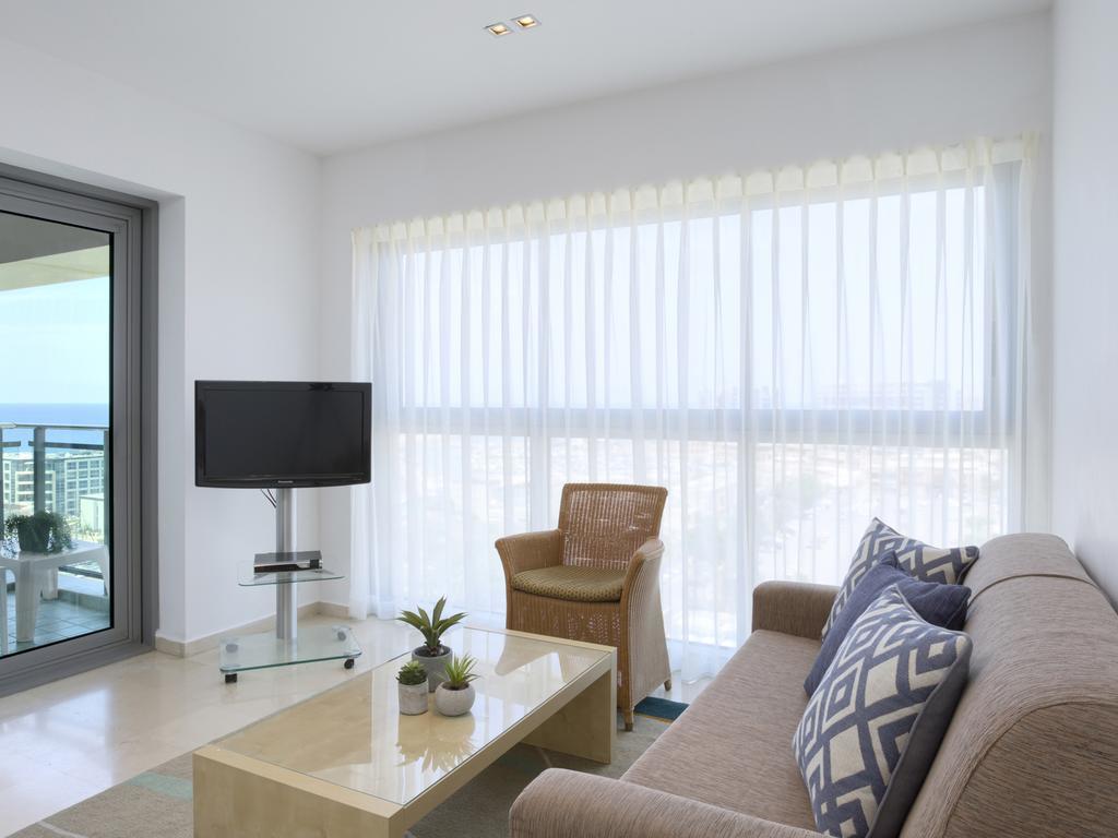 Aparthotel Okeanos On The Beach Herzliya Номер фото
