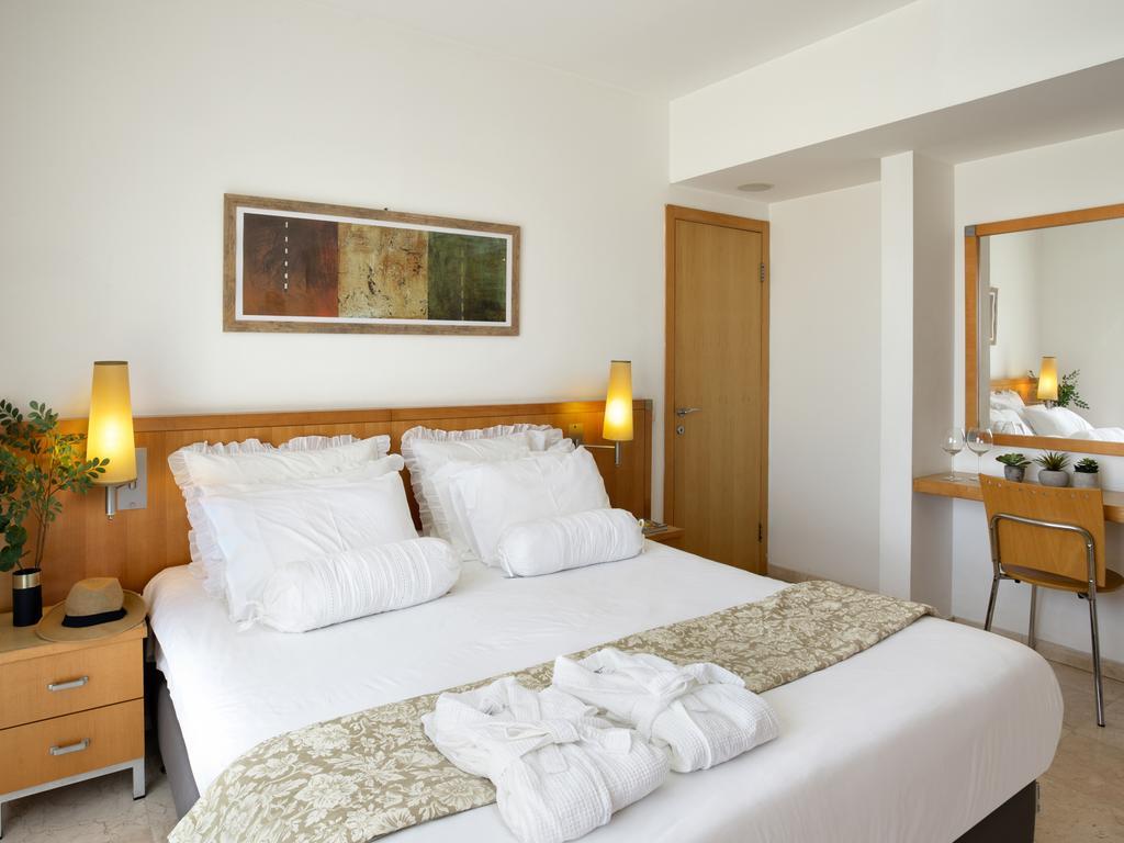 Aparthotel Okeanos On The Beach Herzliya Номер фото