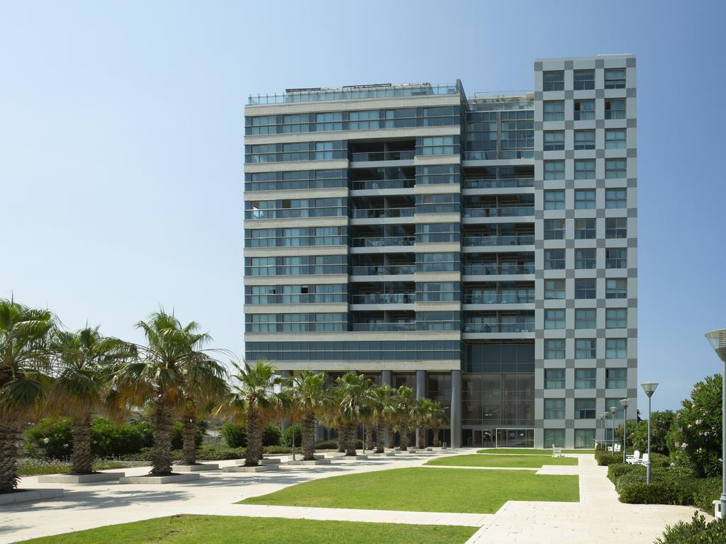 Aparthotel Okeanos On The Beach Herzliya Екстер'єр фото