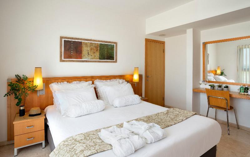 Aparthotel Okeanos On The Beach Herzliya Екстер'єр фото