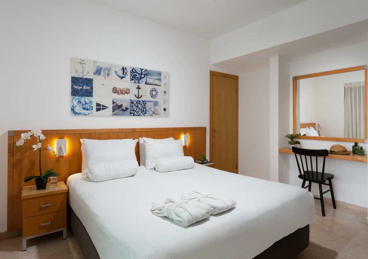Aparthotel Okeanos On The Beach Herzliya Екстер'єр фото