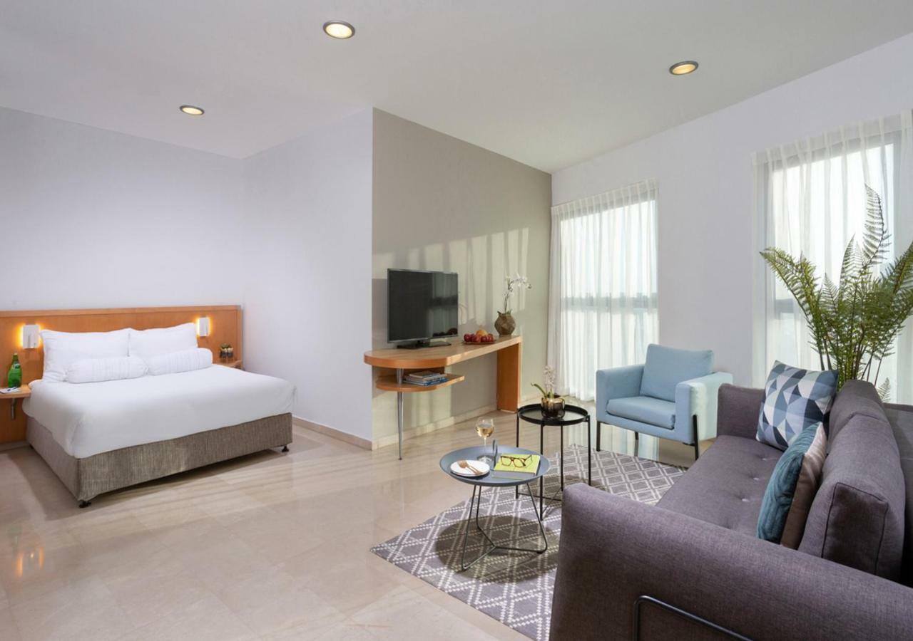 Aparthotel Okeanos On The Beach Herzliya Екстер'єр фото