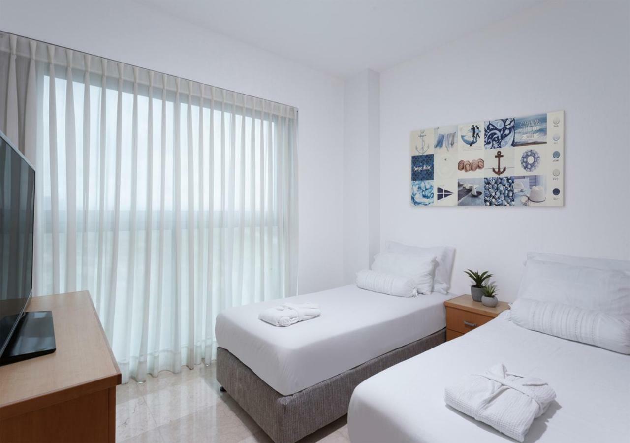 Aparthotel Okeanos On The Beach Herzliya Екстер'єр фото