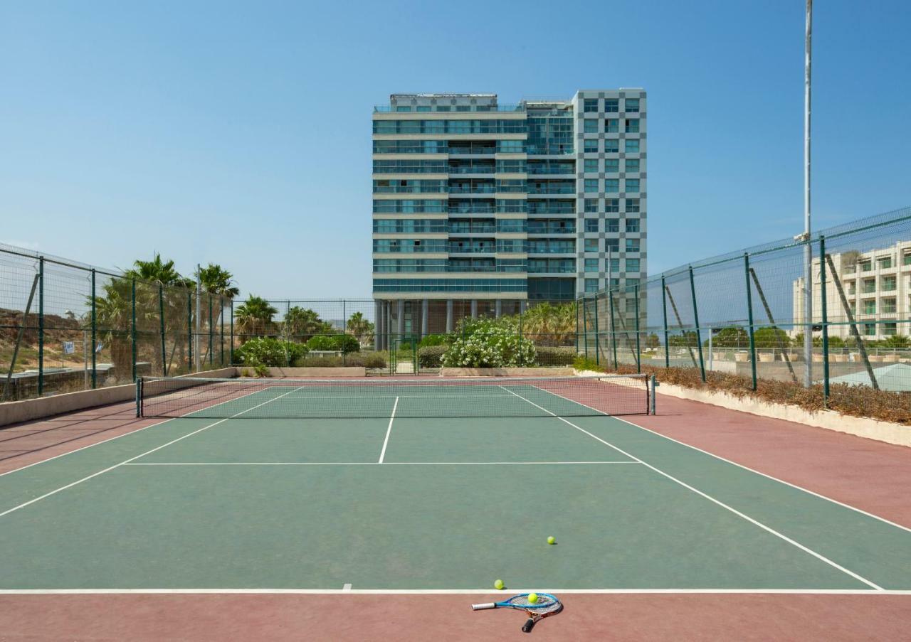 Aparthotel Okeanos On The Beach Herzliya Зручності фото