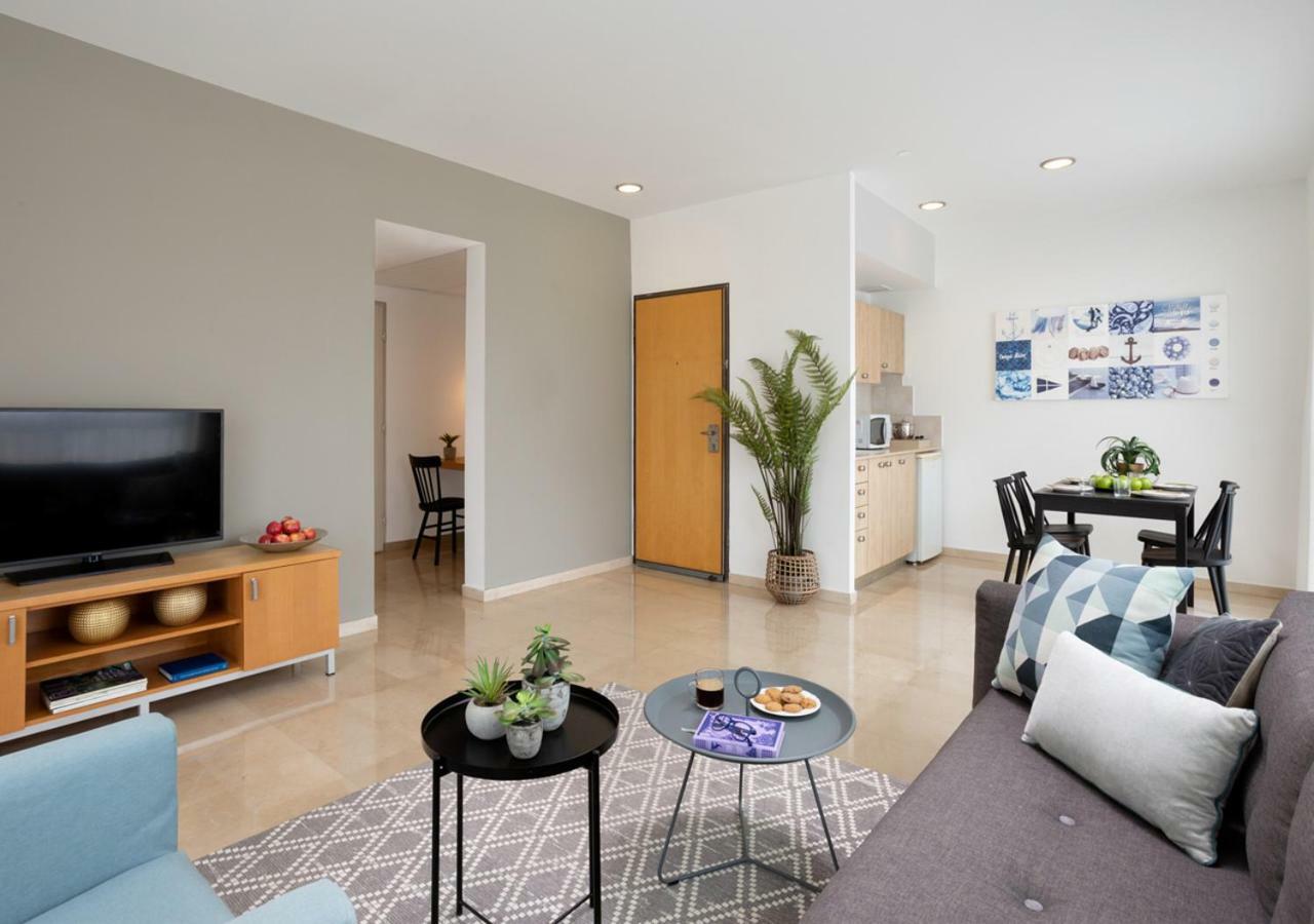 Aparthotel Okeanos On The Beach Herzliya Екстер'єр фото